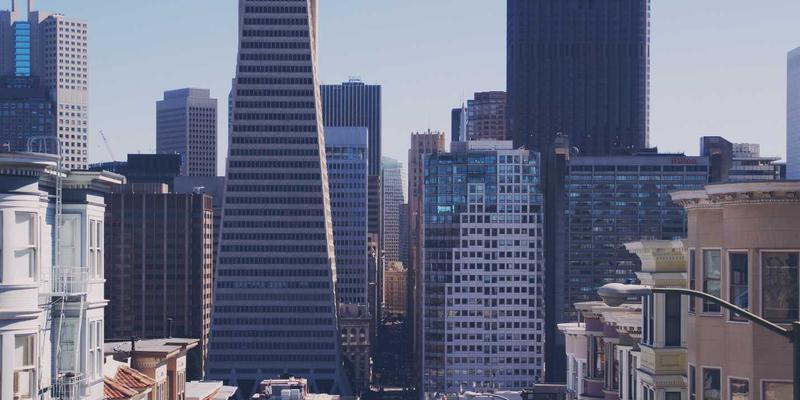 街舞培训新选择：线上课程与线下实体班全方位对比，附舞蹈服装选购指南